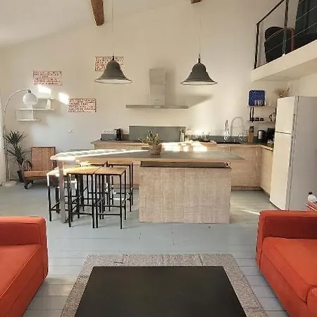 Appartement Magnifique Loft Deco Sur Le Port Et A 5mn Des Plages Wifi Clim 85 M2 La Ciotat